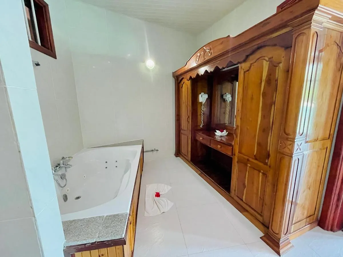 Hotel Villa Chez Batista Takamaka