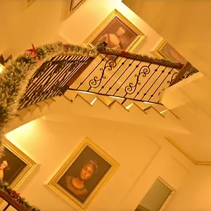 New Queen's Palace Отель Негомбо